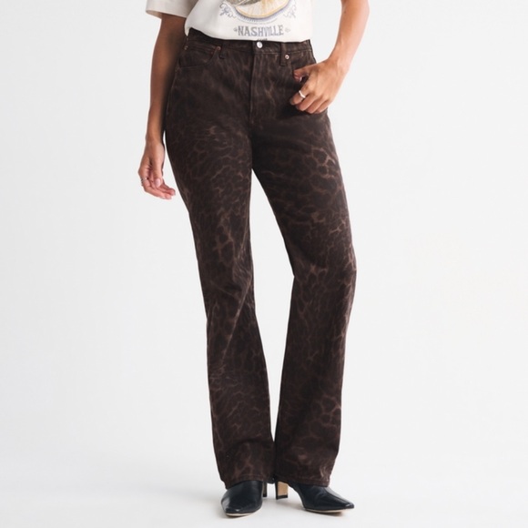 🐆 Abercrombie Curve Love 90s Relaxed Leopard Print Straight Leg Jeans 26L NWT - Picture 2 of 13